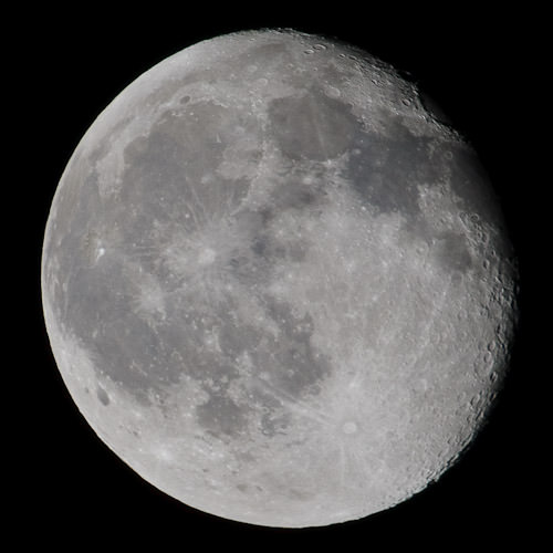 直接从相机里拿出来的月球照片
