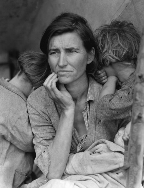 有史以来最著名的照片之一是多萝西娅·兰格在大萧条时期拍摄的《移民母亲》。