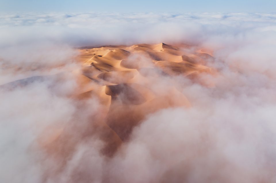 5阿布扎比的Liwa沙漠有雾