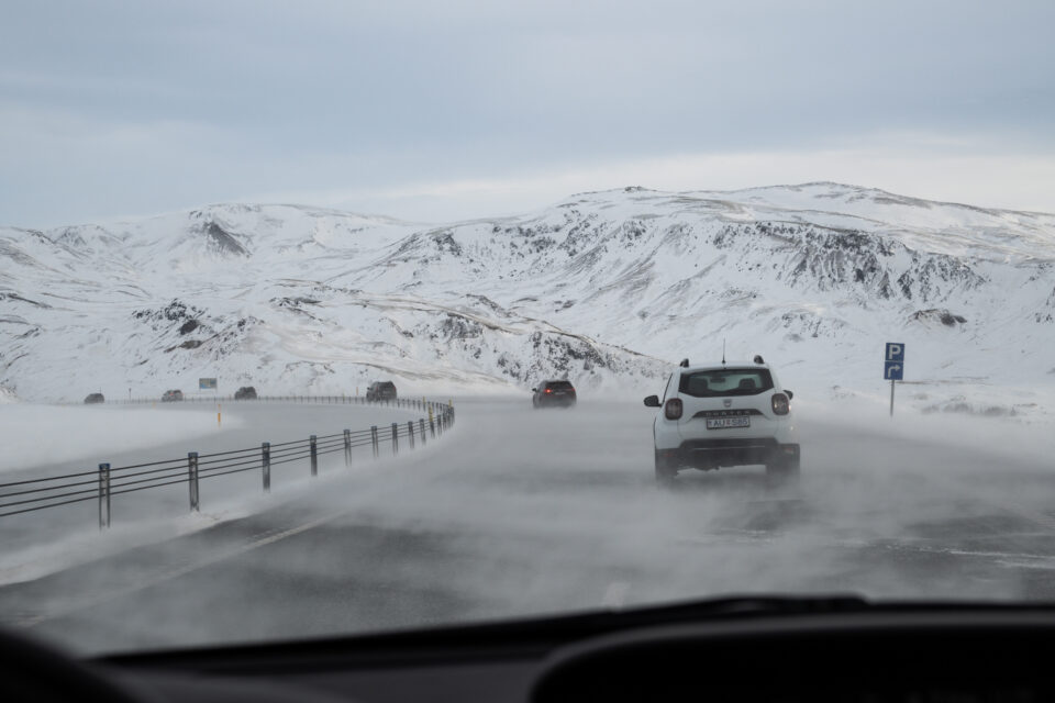 道路状况冰岛2月