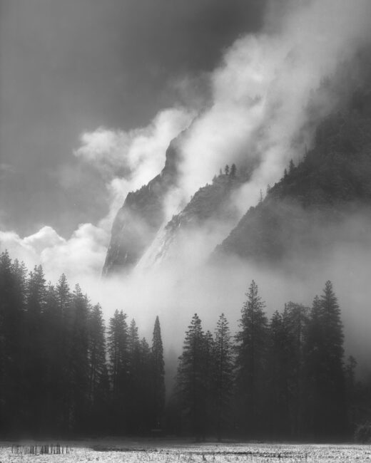 约塞米蒂的薄雾黑白8x10照片