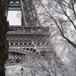 埃菲尔铁塔与雪的抽象照片
