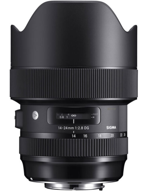 这张照片展示的是Sigma 14-24mm f/2.8 Art，这是尼康f挂架的高品质超广角镜头。