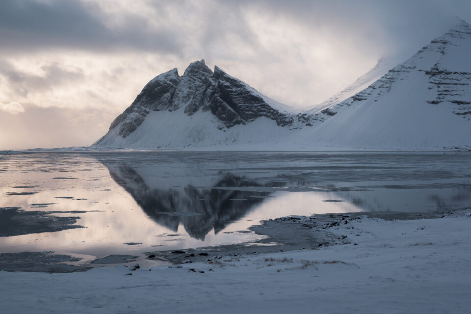 冬天的冰岛Vestrahorn山
